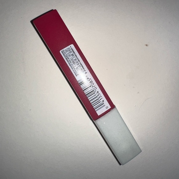 SuperStay Matte Ink Liquid Lipstick gives you a flawless matte finish… shade 390 - Picture 5 of 7